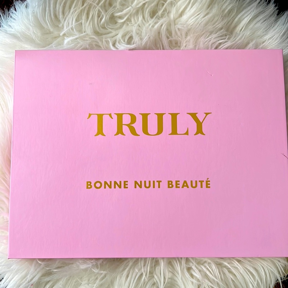 NWOT Truly Beauty Bonne Nuit Sleep Set